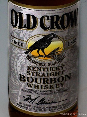 鳥の描かれた酒　バーボン　OLD CROW
