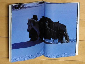 カメラ雑誌は見開きページが多い