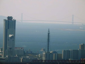 ハルカス３００展望台から見えた明石海峡大橋